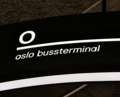 Oslo Bussterminal - Inngangsskilt